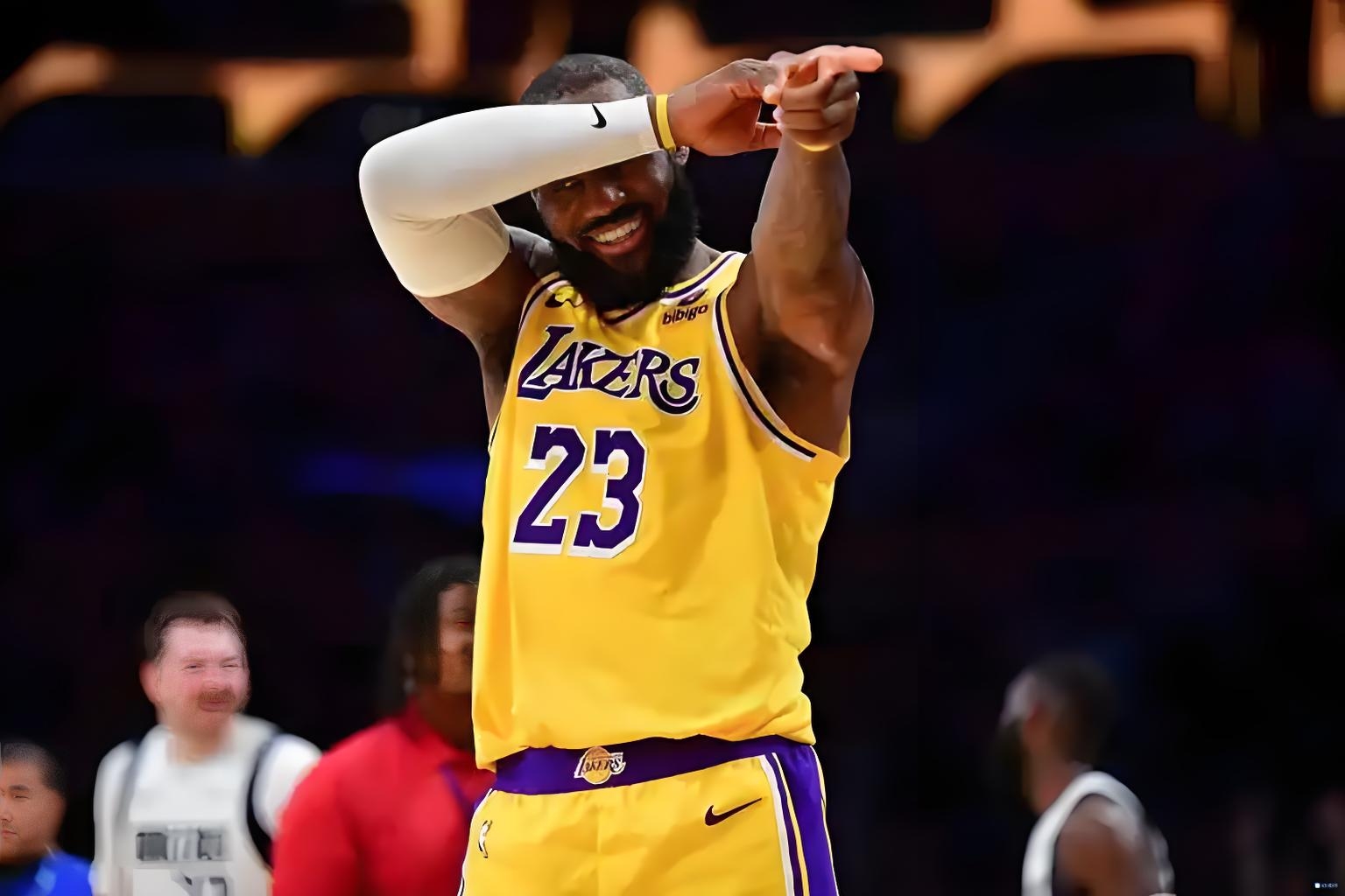  阿扎伦卡巅峰对决，塔图姆与70激战快船分钟，精彩发挥胜负难料！